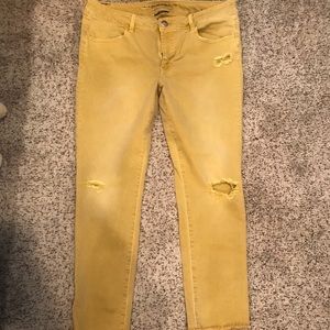 Distressed skinny jeans